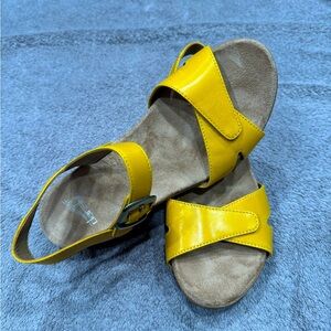 Dansko Laurie yellow strappy leather wedge sandals size 38.